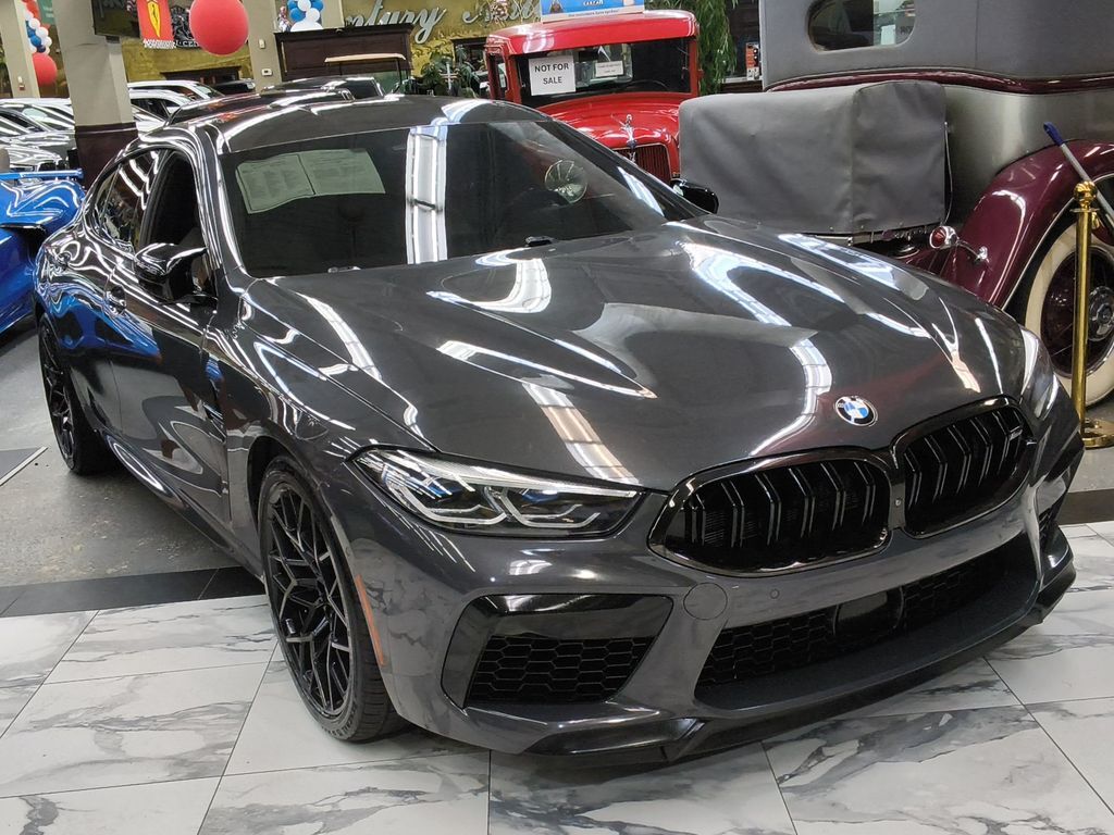2022 BMW M8