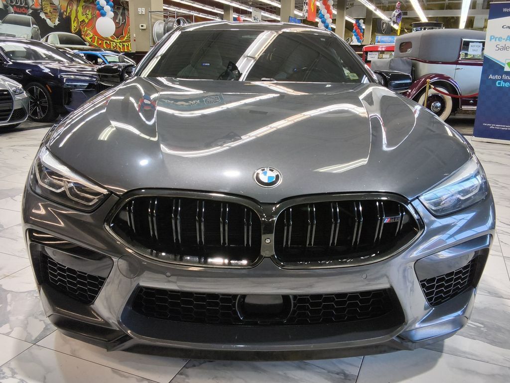 2022 BMW M8