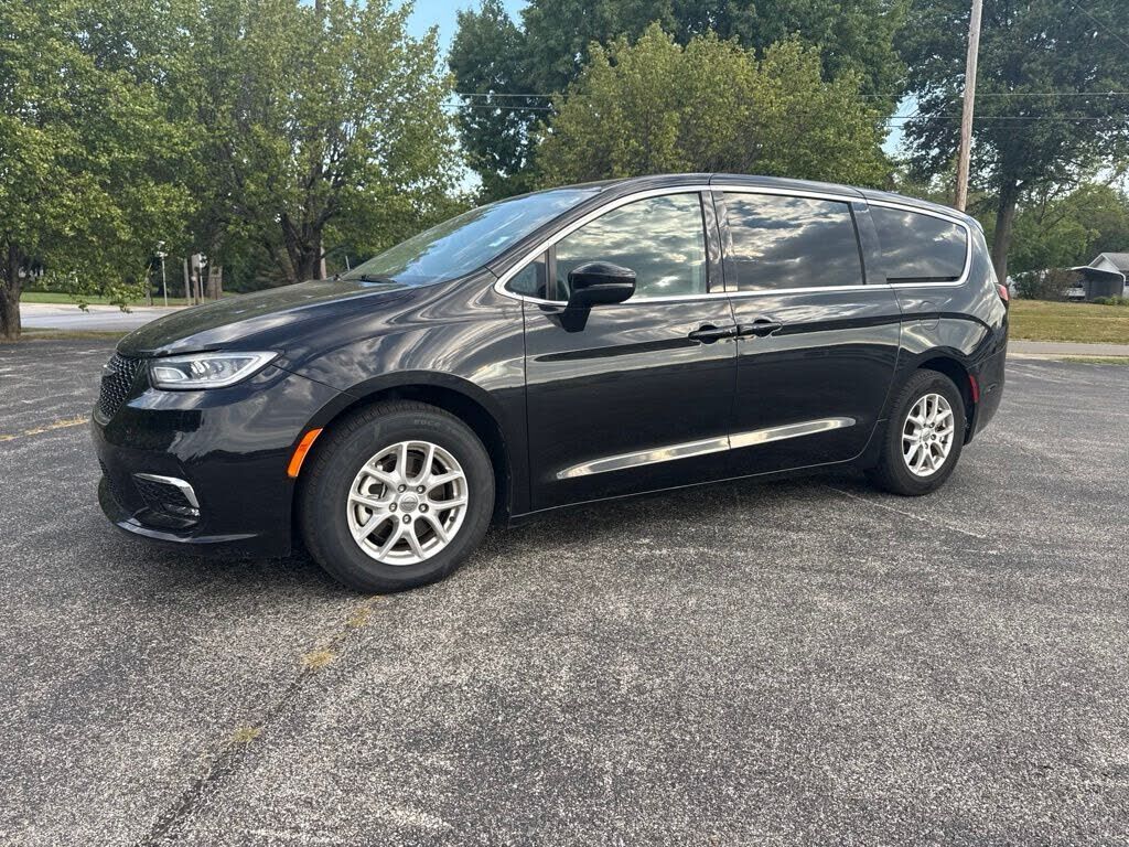 2023 CHRYSLER Pacifica