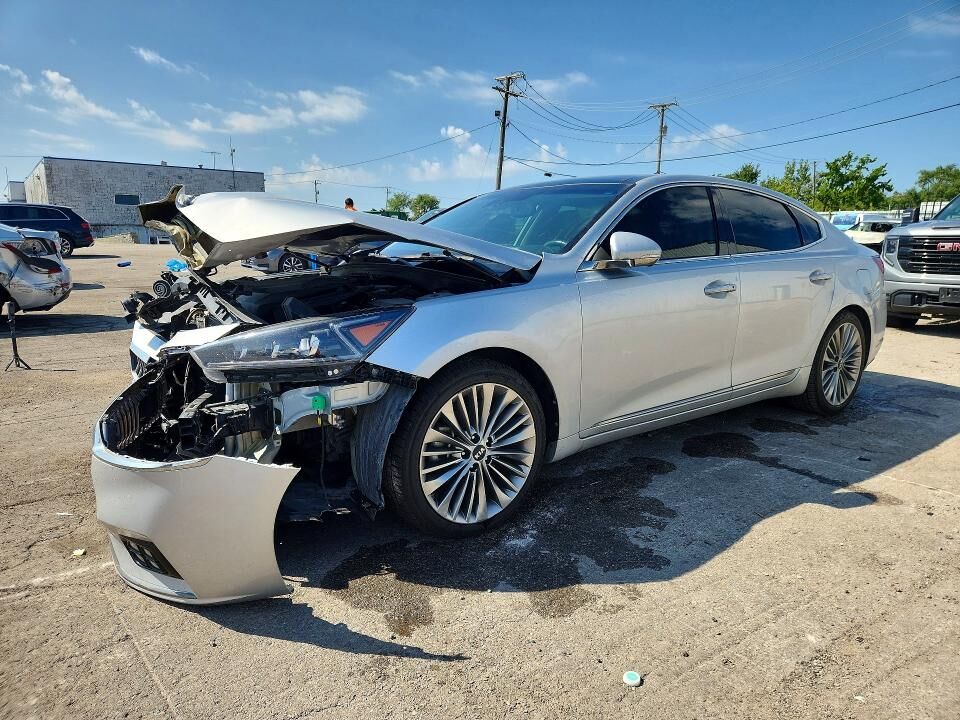 2018 KIA Cadenza