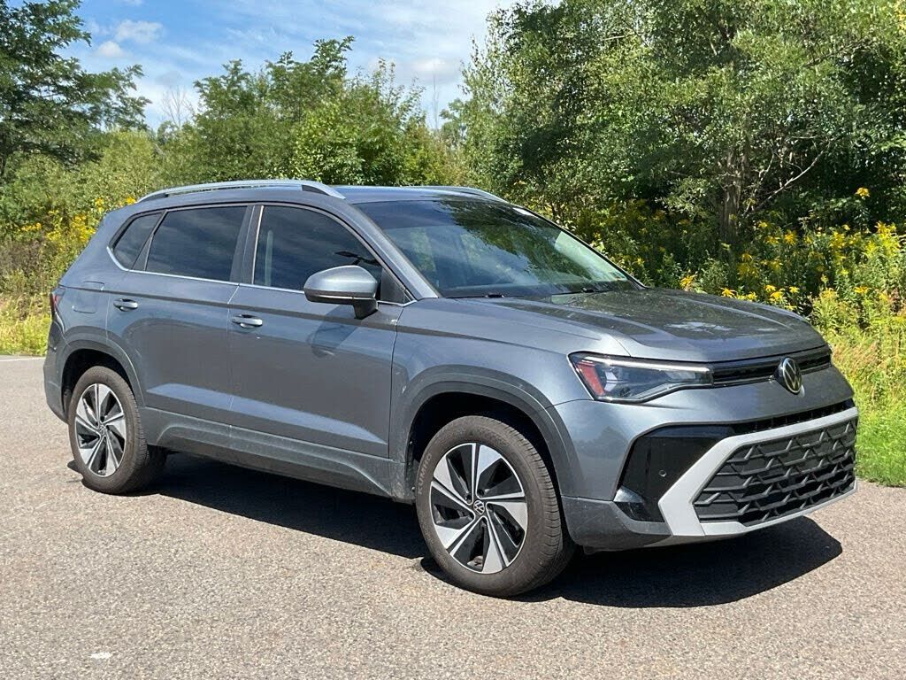 2025 VOLKSWAGEN Taos