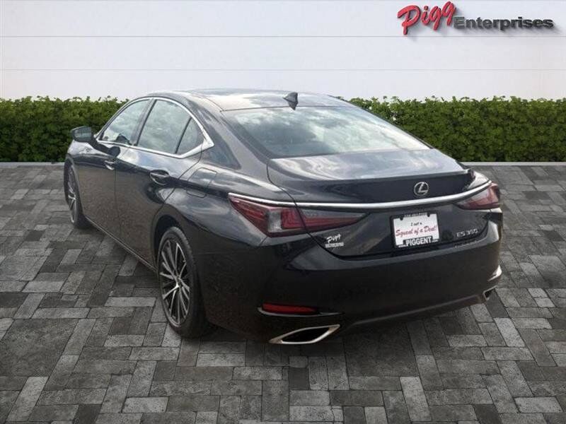 2022 Lexus ES