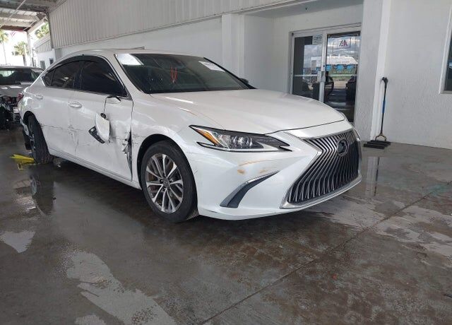 2022 LEXUS ES