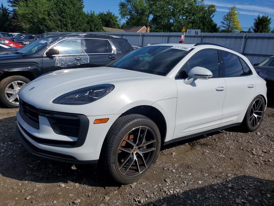 2024 PORSCHE Macan