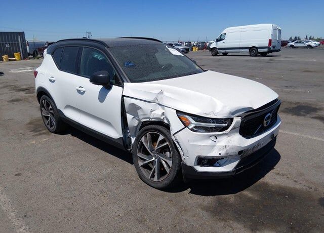2019 VOLVO XC40
