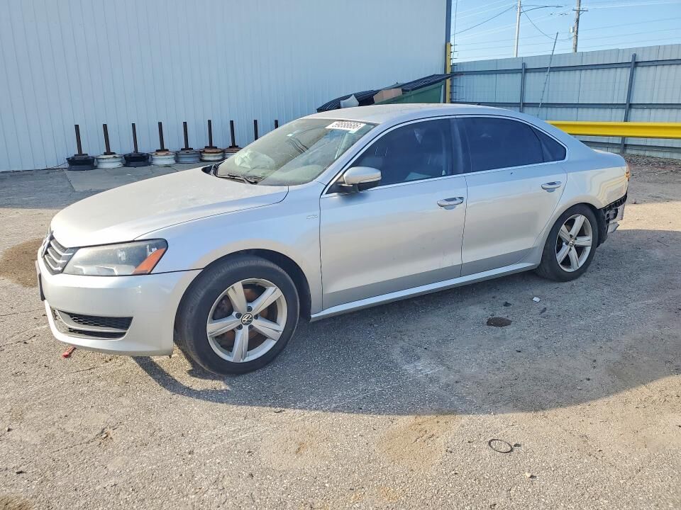 2014 VOLKSWAGEN Passat