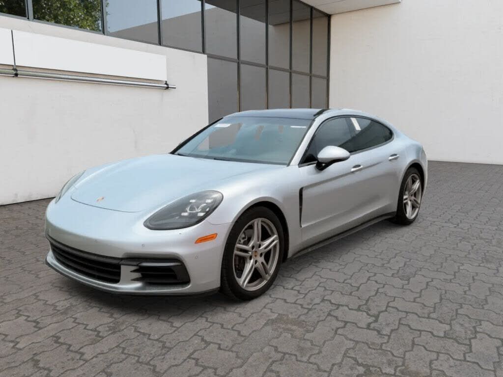 2018 PORSCHE Panamera