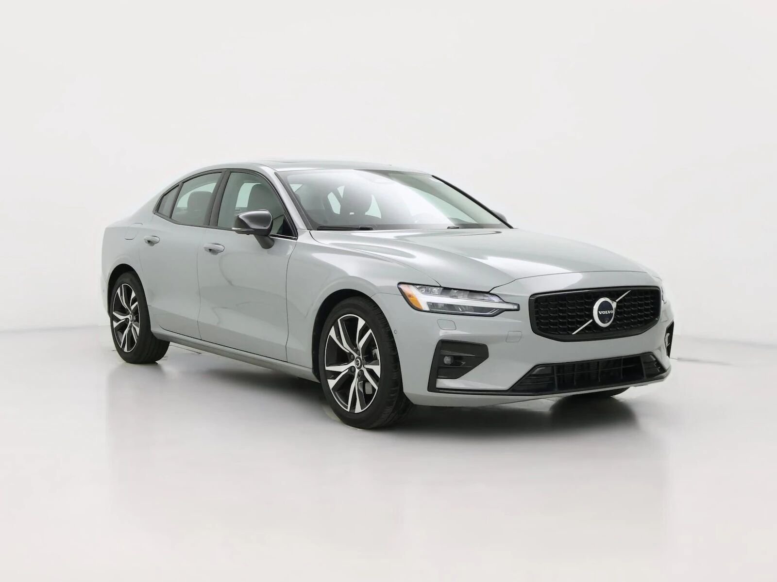 2025 VOLVO S60