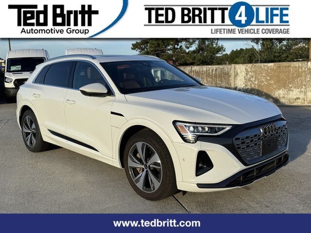 2024 AUDI Q8