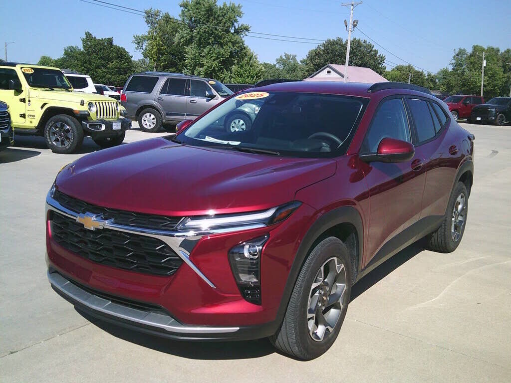 2025 CHEVROLET Trax