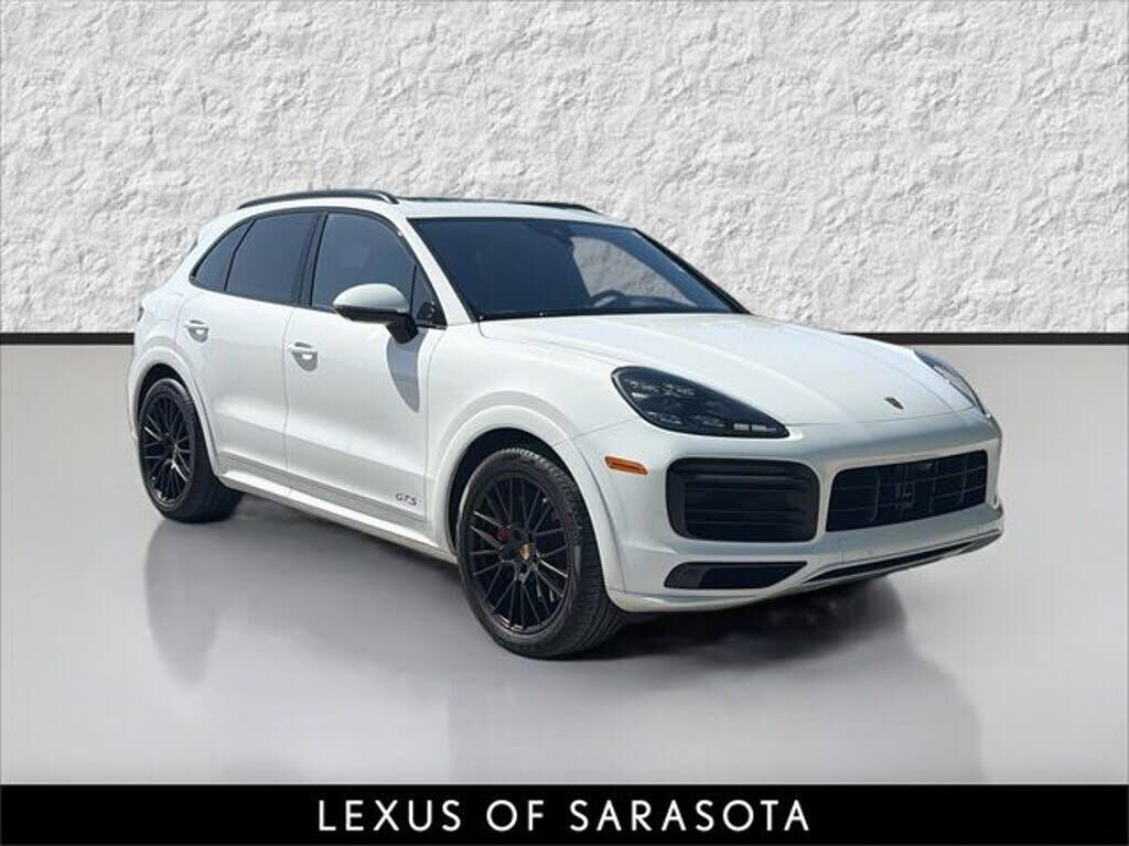 2022 PORSCHE Cayenne