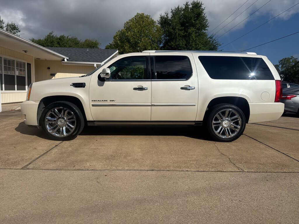 2011 CADILLAC Escalade