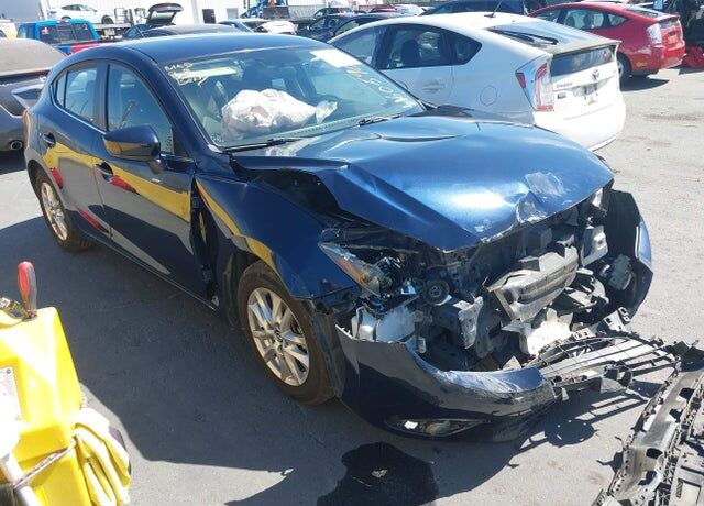 2016 MAZDA Mazda3