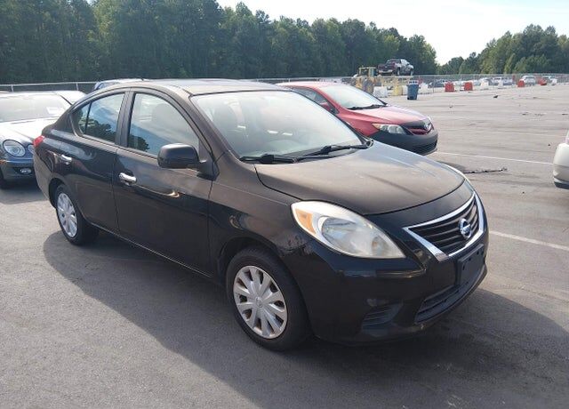 2012 NISSAN Versa