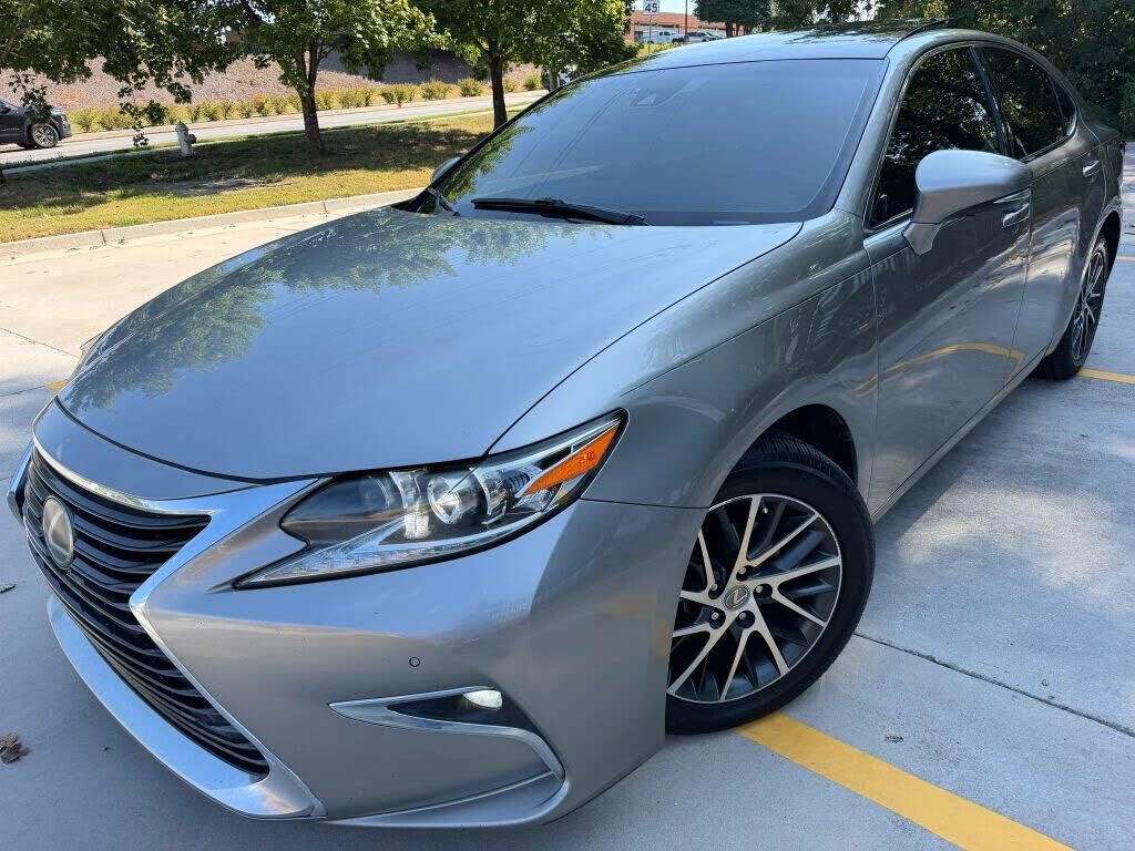 2017 LEXUS ES