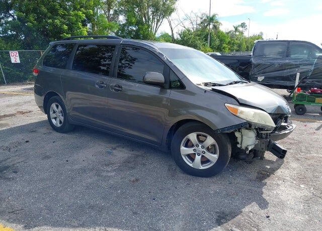 2013 TOYOTA Sienna