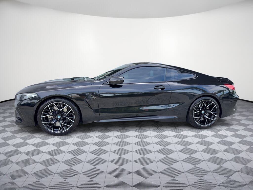 2022 BMW M8