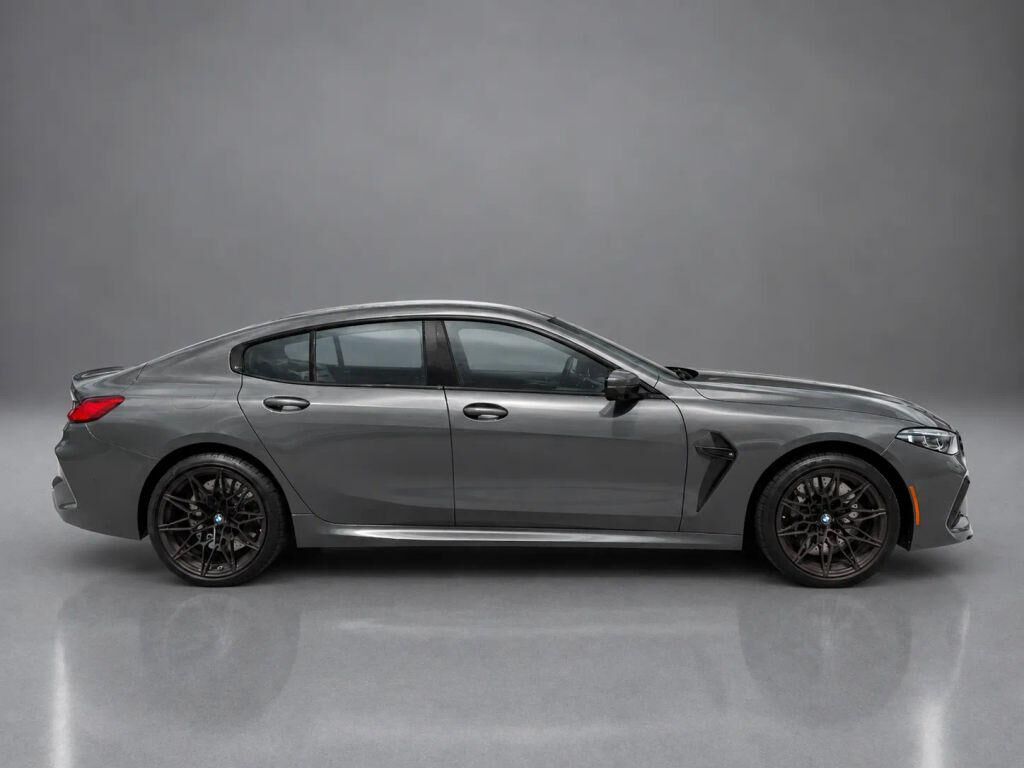 2023 BMW M8