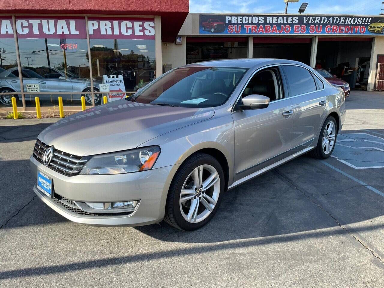 2013 VOLKSWAGEN Passat