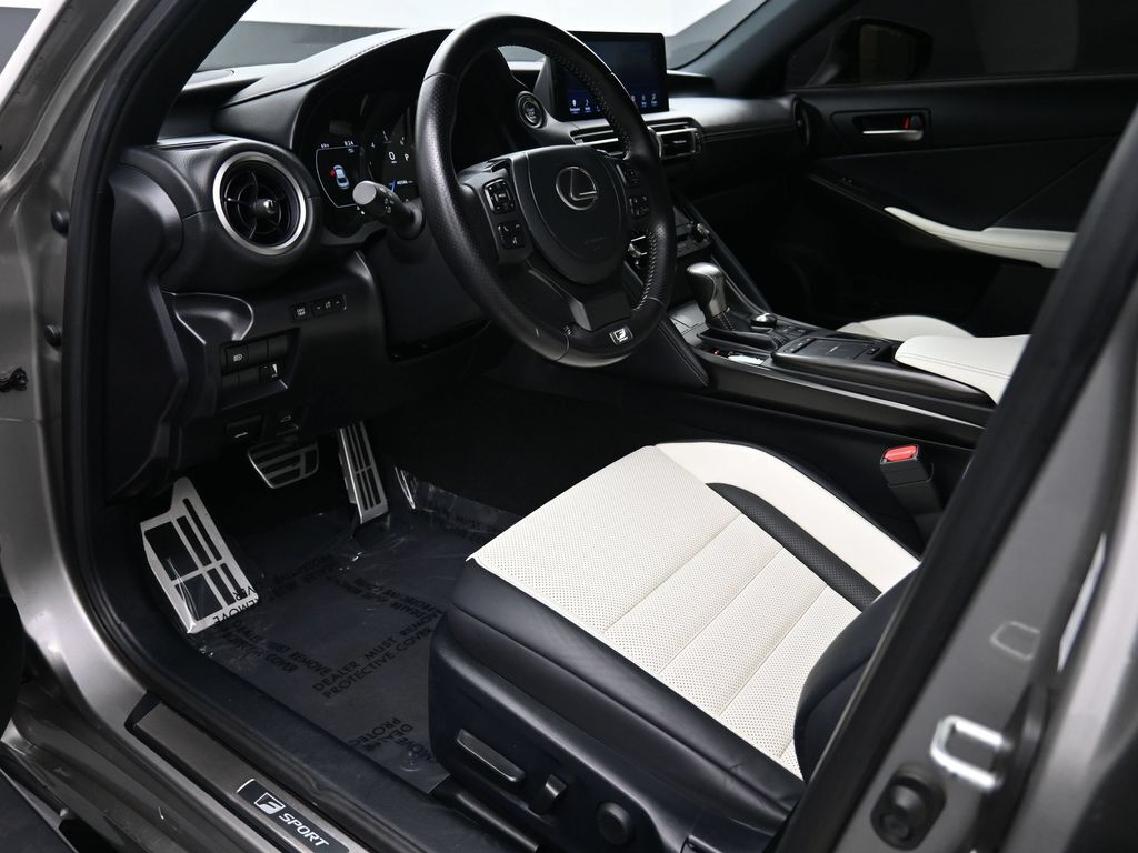 2021 Lexus IS