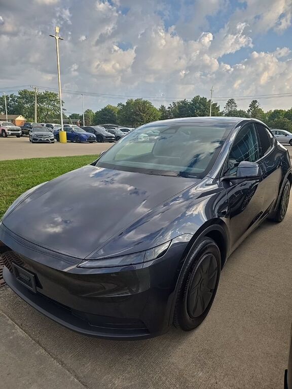 2026 TESLA Model Y