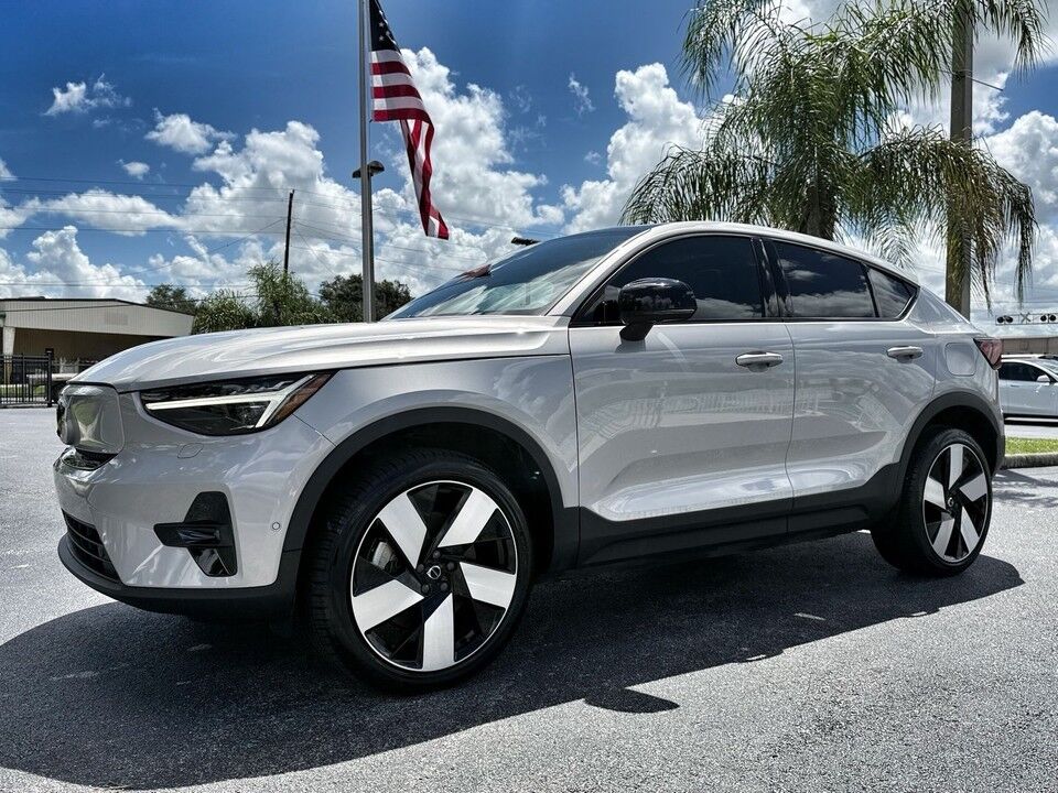 2023 VOLVO C40