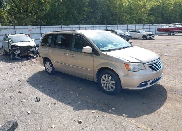 2013 CHRYSLER Town and Country