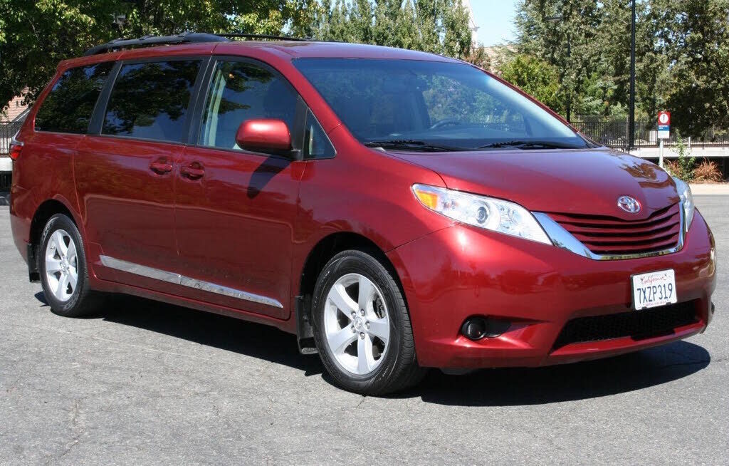 2017 TOYOTA Sienna