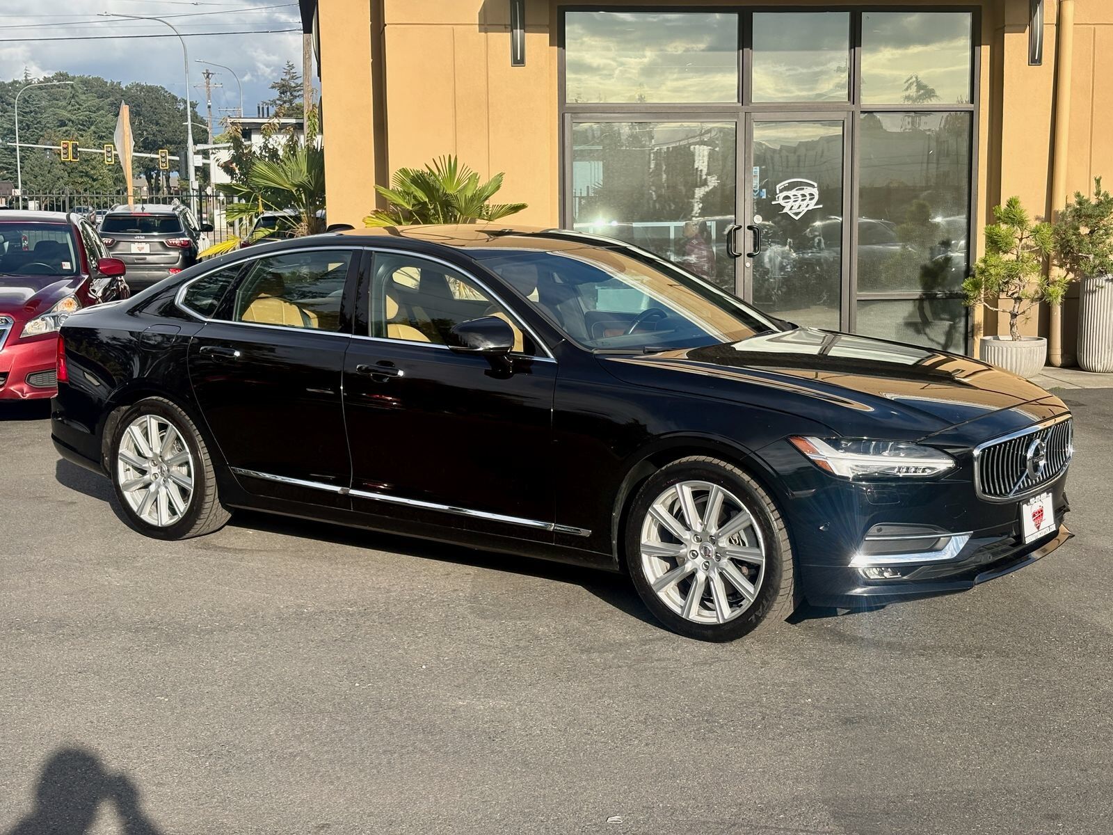 2017 VOLVO S90