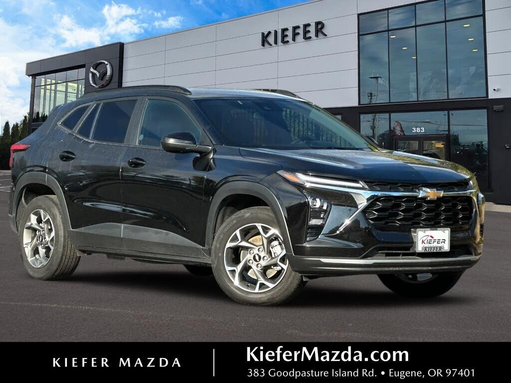 2025 CHEVROLET Trax
