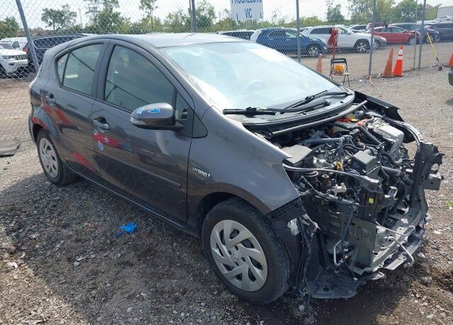 2016 TOYOTA Prius