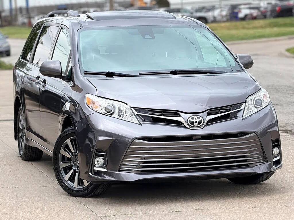 2018 TOYOTA Sienna