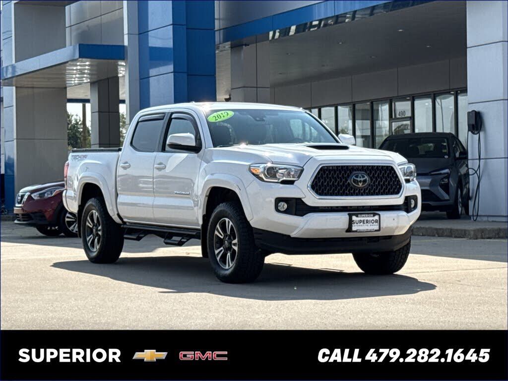 2019 TOYOTA Tacoma