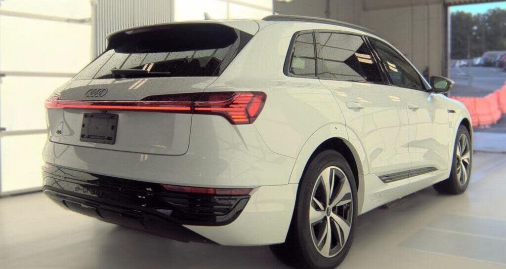 2024 Audi Q8