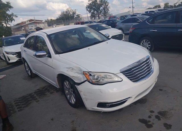 2013 CHRYSLER 200