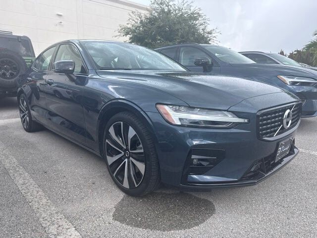 2022 VOLVO S60