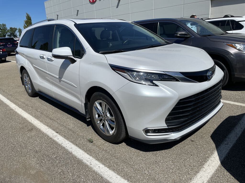 2024 TOYOTA Sienna