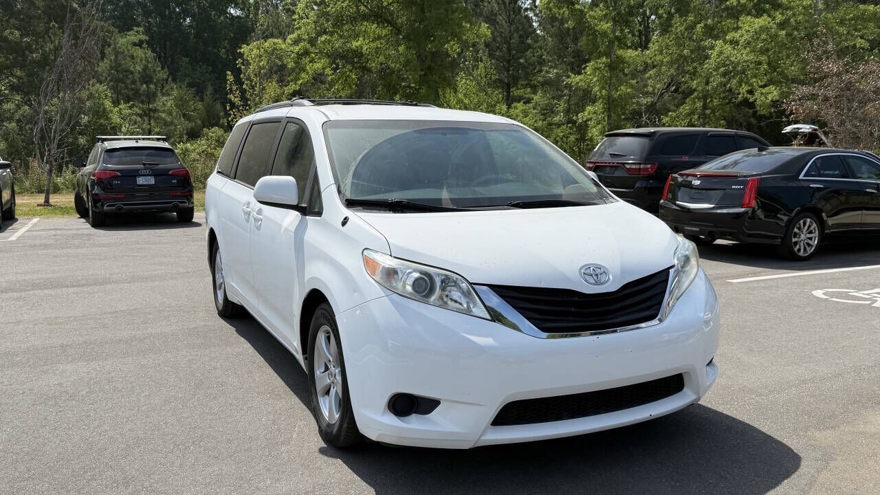 2011 TOYOTA Sienna
