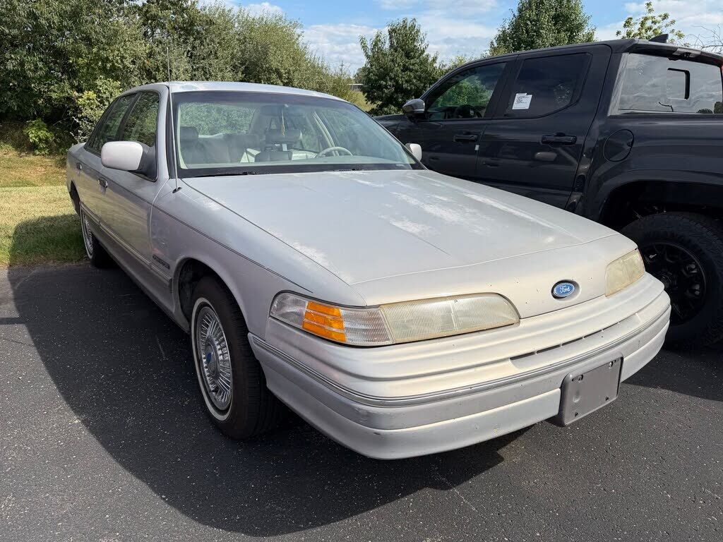 1992 FORD Crown Victoria