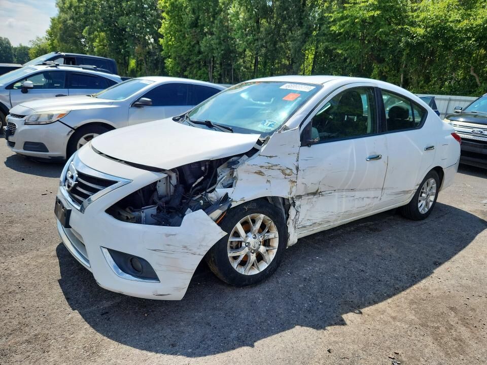 2016 NISSAN Versa