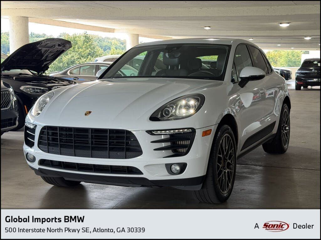 2017 PORSCHE Macan