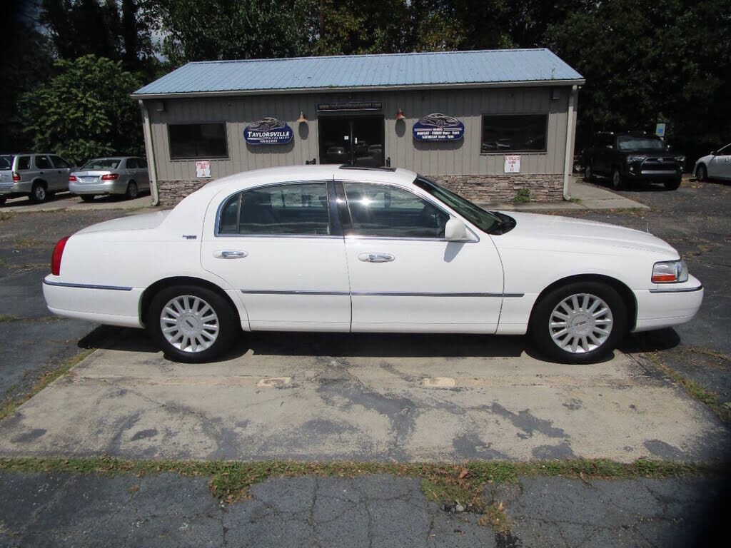 2005 LINCOLN Town Car