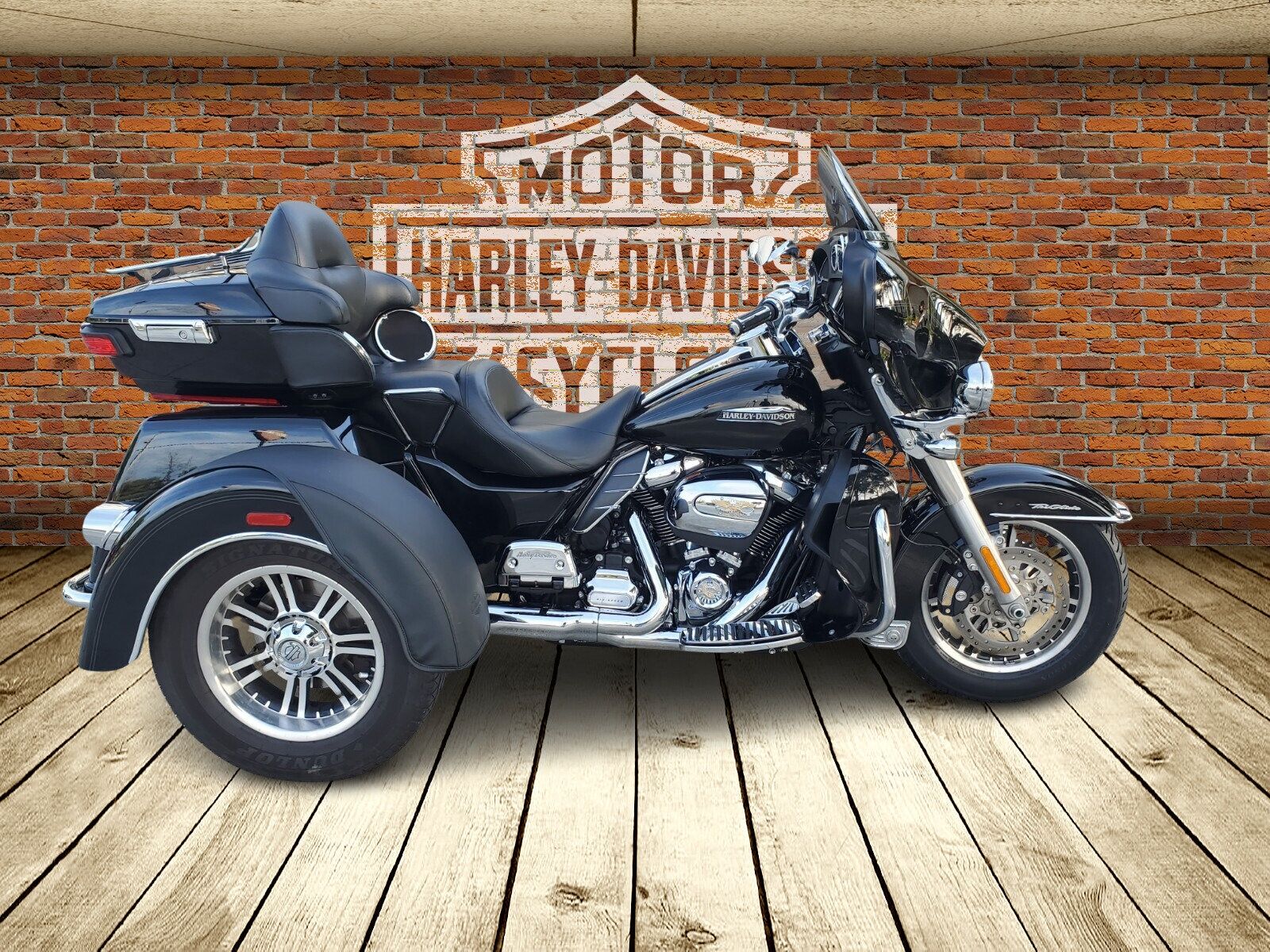 2019 HARLEY DAVIDSON FLHTCUTG / Tri Glide Ultra