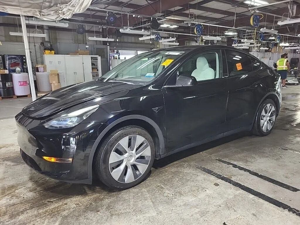 2023 TESLA Model Y