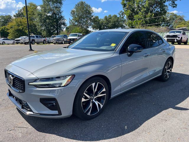 2025 VOLVO S60