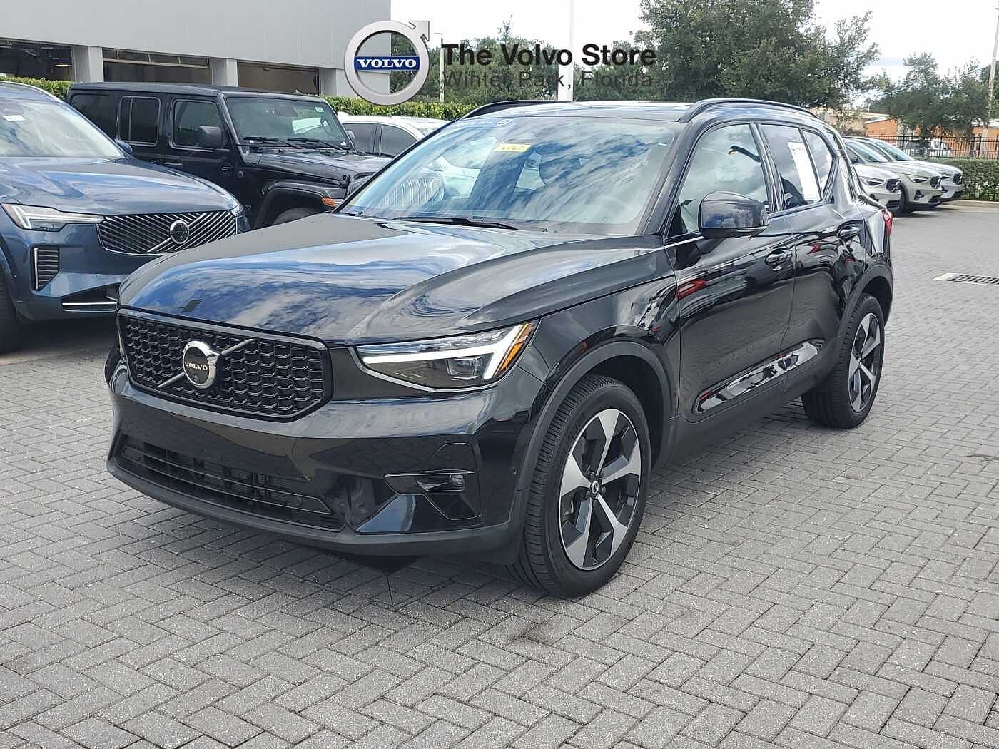 2026 VOLVO XC40
