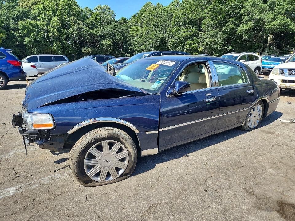 2004 LINCOLN Town Car
