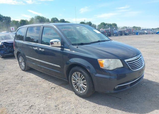 2014 CHRYSLER Town and Country