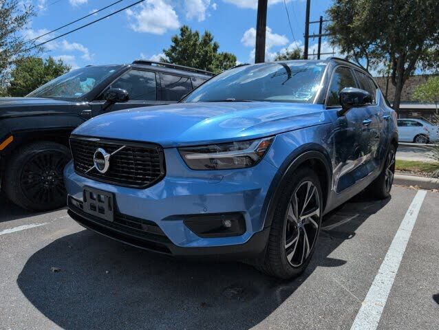 2021 VOLVO XC40