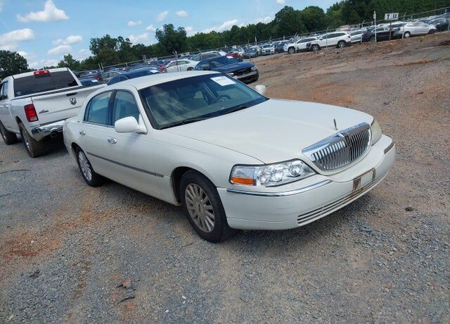 2005 LINCOLN Town Car